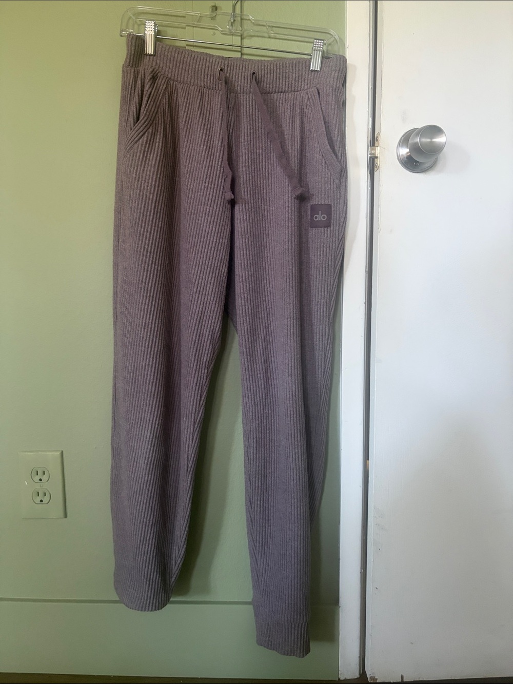 ALO Yoga Muse Sweatpants Ribbed Joggers in raisinette heather